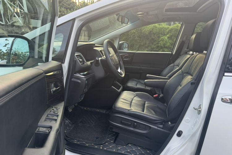 Used Honda Odyssey 2018 2.4L Luxury Edition Interior 9