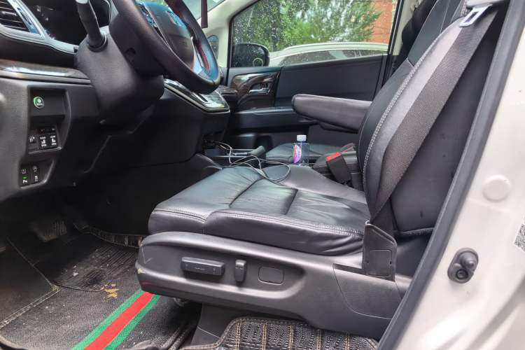 Used Honda Odyssey 2018 2.4L Luxury Edition Left Front Seat