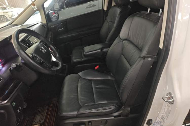 Used Honda Odyssey 2018 2.4L Luxury Edition Left Front Seat