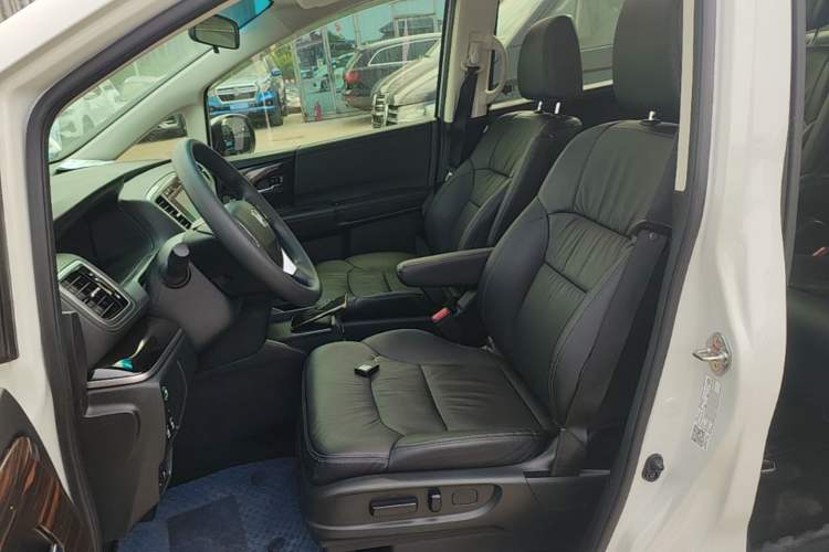 Used Honda Odyssey 2018 2.4L Luxury Edition Left Front Seat