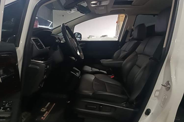 Used Honda Odyssey 2018 2.4L Supreme Edition Left Front Seat