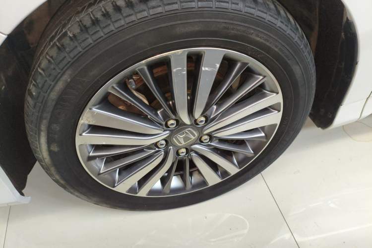 Used Honda Odyssey 2018 2.4L Luxury Edition Left Front Wheel Hub