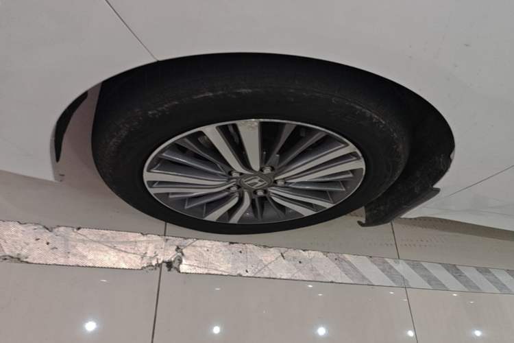 Used Honda Odyssey 2018 2.4L Luxury Edition Left Front Wheel Hub