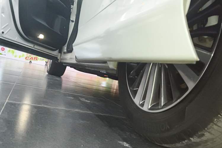 Used Honda Odyssey 2018 2.4L Smart Edition Left Side Sill