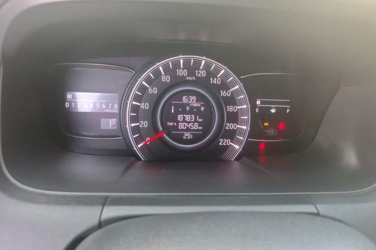 Used Honda Odyssey 2018 2.4L Luxury Edition Odometer Close Up