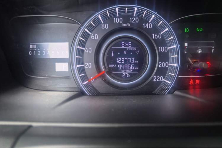 Used Honda Odyssey 2018 2.4L Smart Edition Odometer Close Up