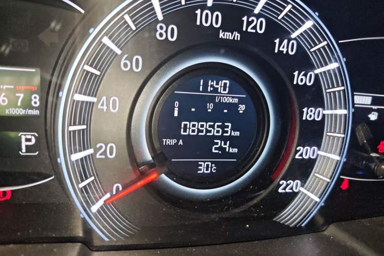 Used Honda Odyssey 2018 2.4L Luxury Edition Odometer Close Up