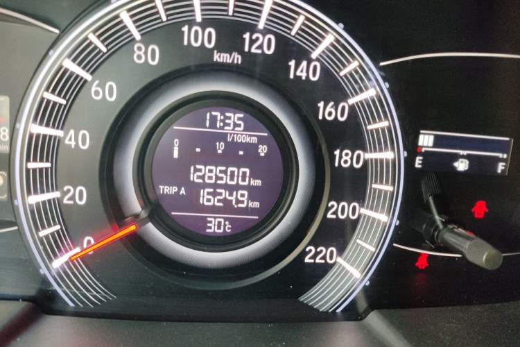 Used Honda Odyssey 2018 2.4L Luxury Edition Odometer Close Up