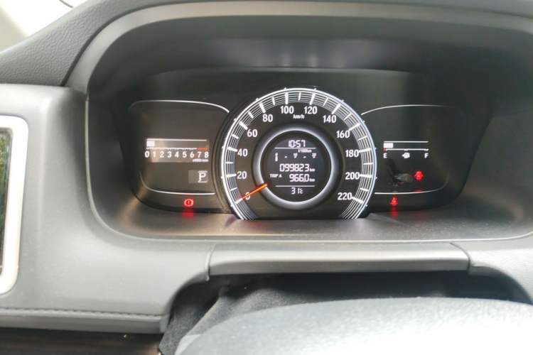 Used Honda Odyssey 2018 2.4L Comfort Version Odometer Close Up