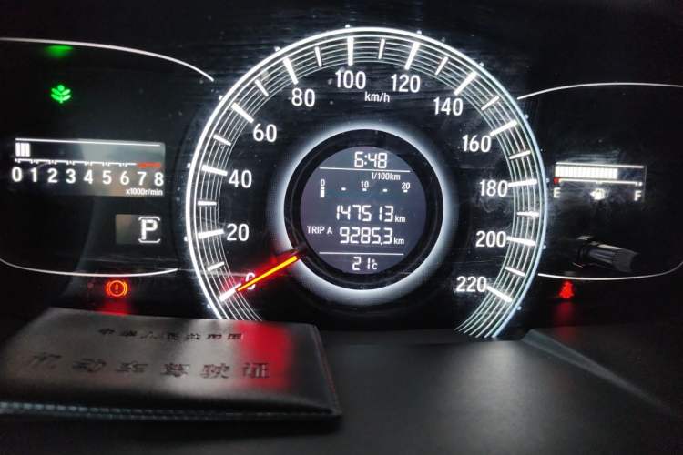 Used Honda Odyssey 2018 2.4L Luxury Edition Odometer Close Up