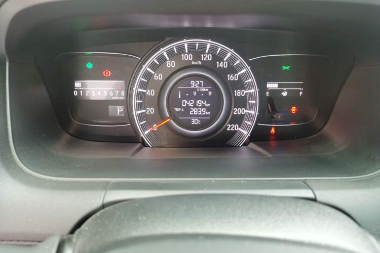 Used Honda Odyssey 2018 2.4L Smart Edition Odometer Close Up