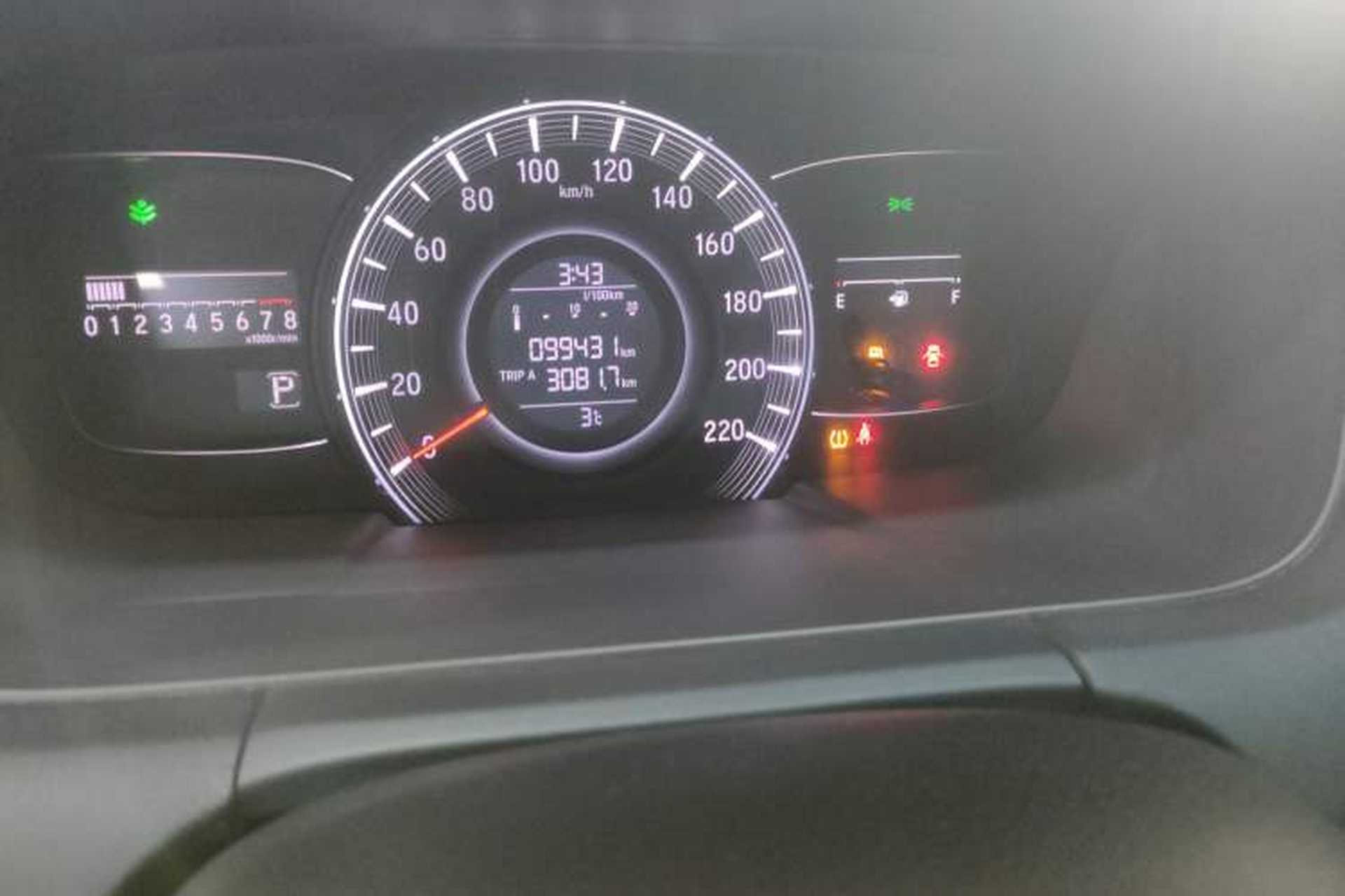 Used Honda Odyssey 2018 2.4L Smart Edition Odometer Close Up