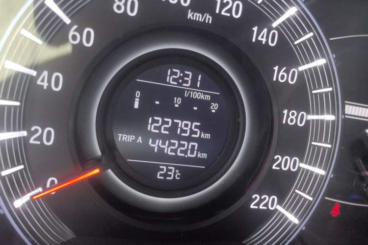Used Honda Odyssey 2018 2.4L Smart Edition Odometer Close Up