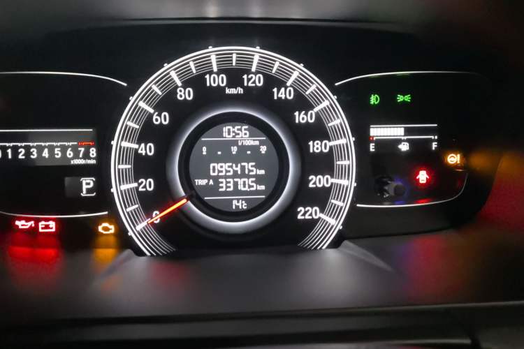 Used Honda Odyssey 2018 2.4L Smart Edition Odometer Close Up