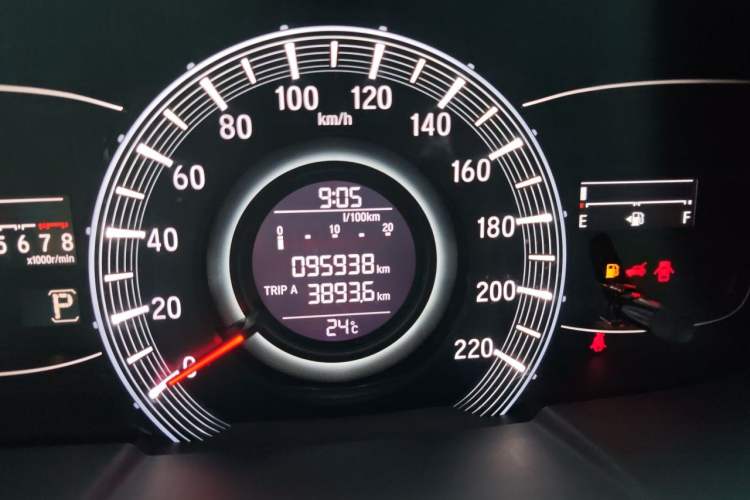 Used Honda Odyssey 2018 2.4L Smart Edition Odometer Close Up