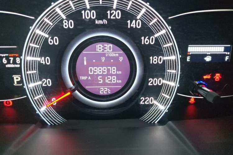 Used Honda Odyssey 2018 2.4L Luxury Edition Odometer Close Up