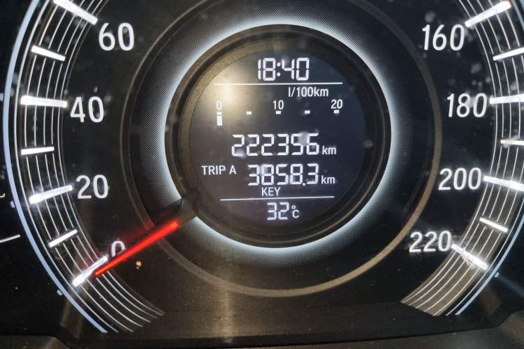 Used Honda Odyssey 2018 2.4L Luxury Edition Odometer Close Up