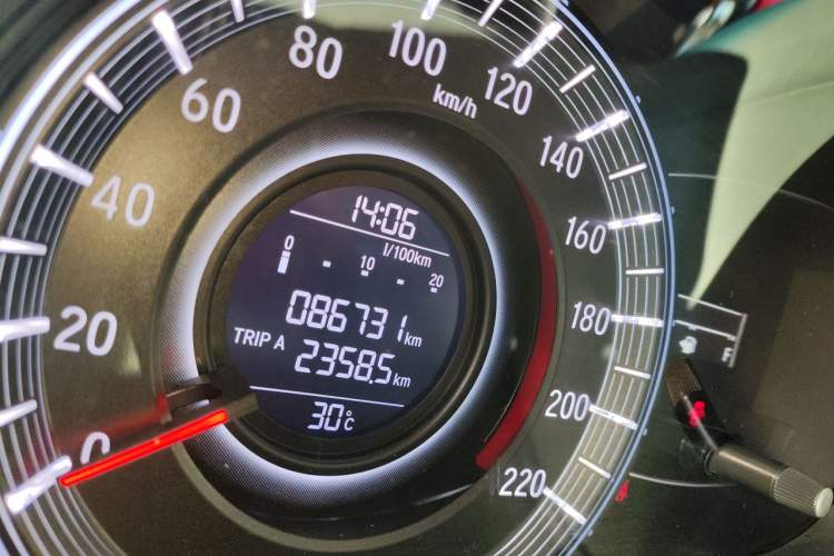 Used Honda Odyssey 2018 2.4L Smart Edition Odometer Close Up