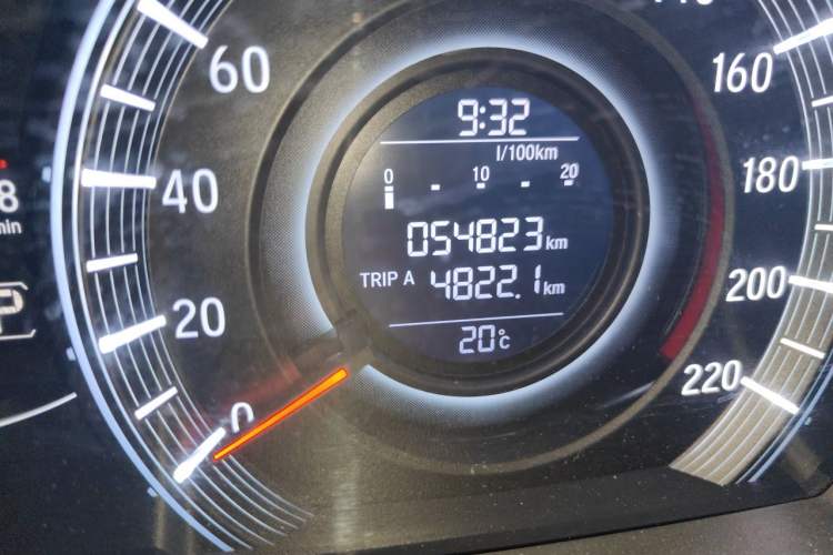 Used Honda Odyssey 2018 2.4L Luxury Edition Odometer Close Up