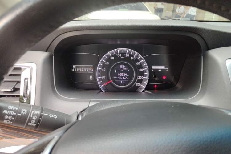 Used Honda Odyssey 2018 2.4L Smart Edition Odometer Close Up