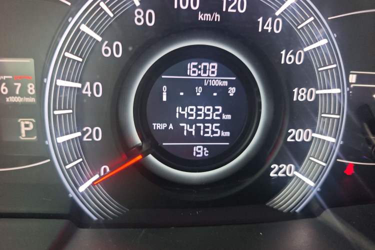 Used Honda Odyssey 2018 2.4L Luxury Edition Odometer Close Up