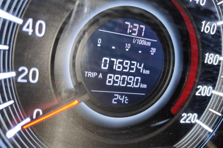 Used Honda Odyssey 2018 2.4L Comfort Version Odometer Close Up