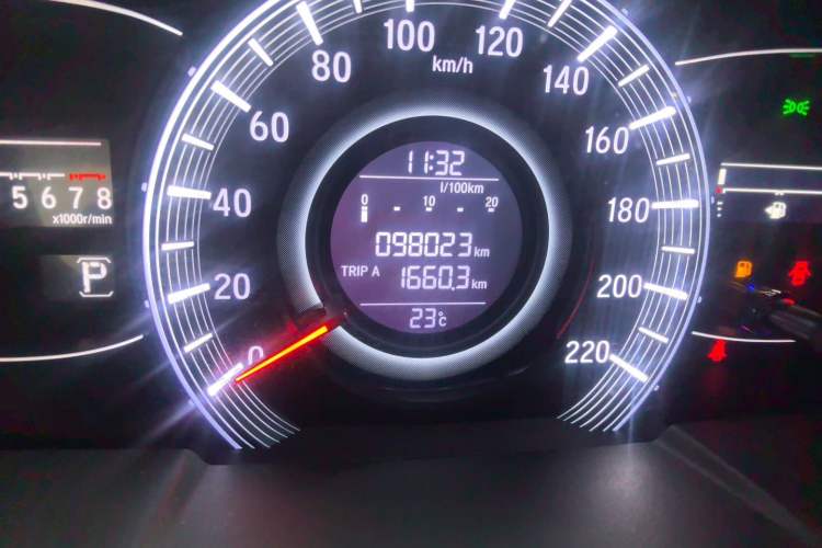 Used Honda Odyssey 2018 2.4L Smart Edition Odometer Close Up