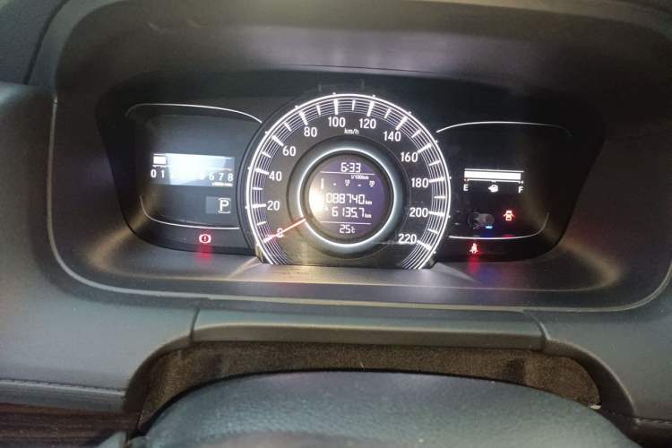 Used Honda Odyssey 2018 2.4L Luxury Edition Odometer Close Up
