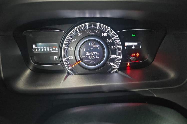 Used Honda Odyssey 2018 2.4L Smart Edition Odometer Close Up