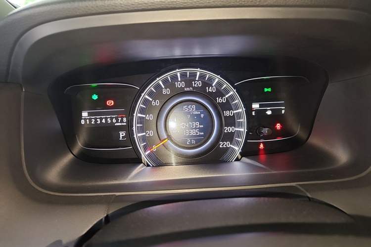 Used Honda Odyssey 2018 2.4L Smart Edition Odometer Close Up