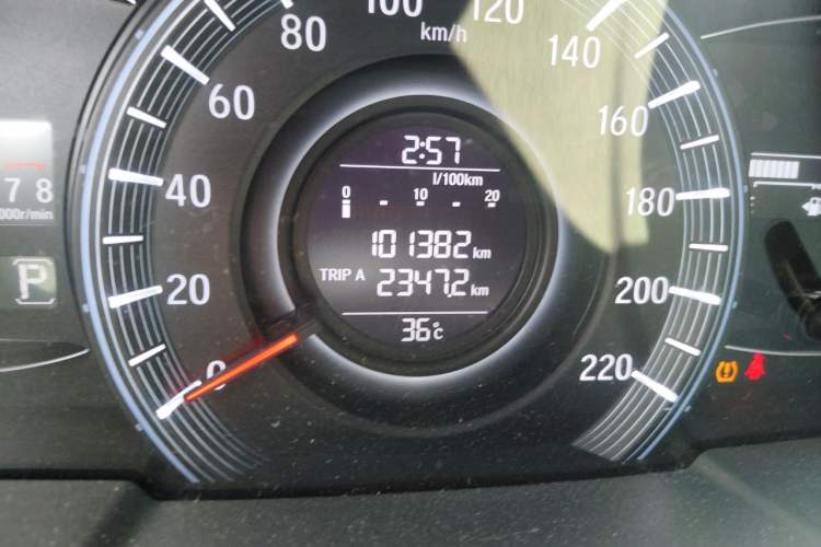 Used Honda Odyssey 2018 2.4L Luxury Edition Odometer Close Up