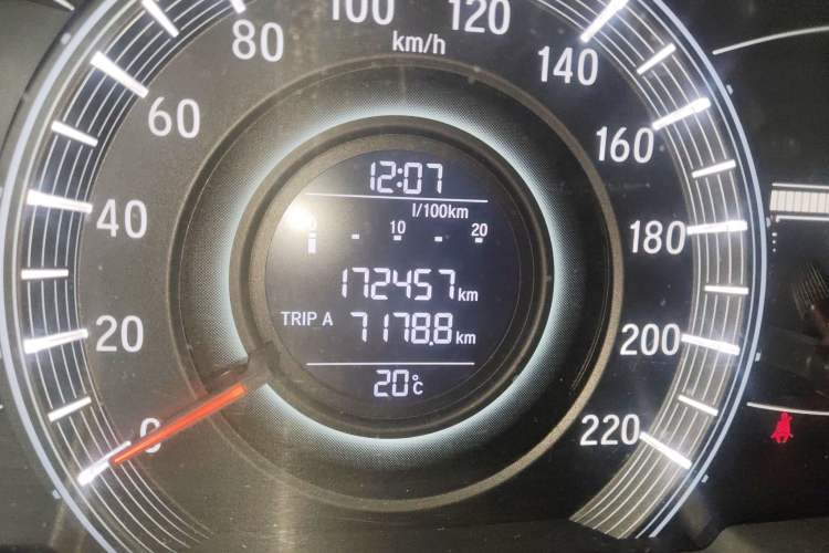 Used Honda Odyssey 2018 2.4L Luxury Edition Odometer Close Up