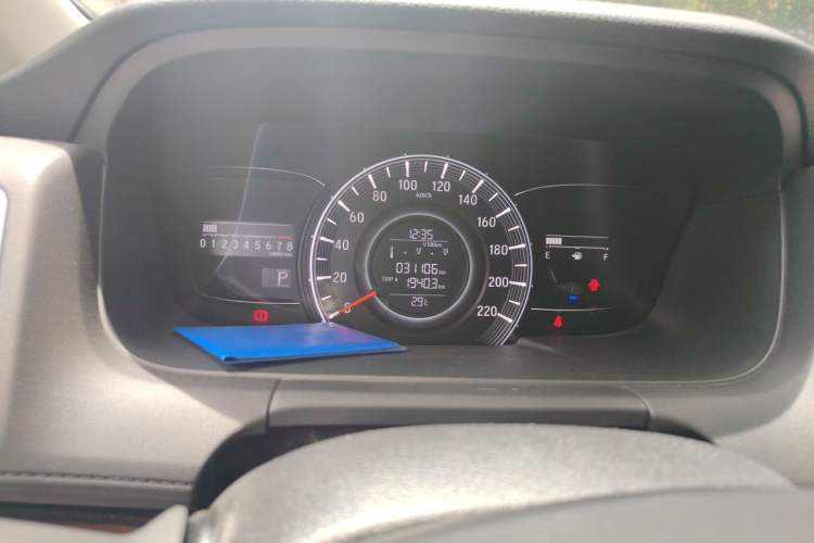 Used Honda Odyssey 2018 2.4L Luxury Edition Odometer Close Up