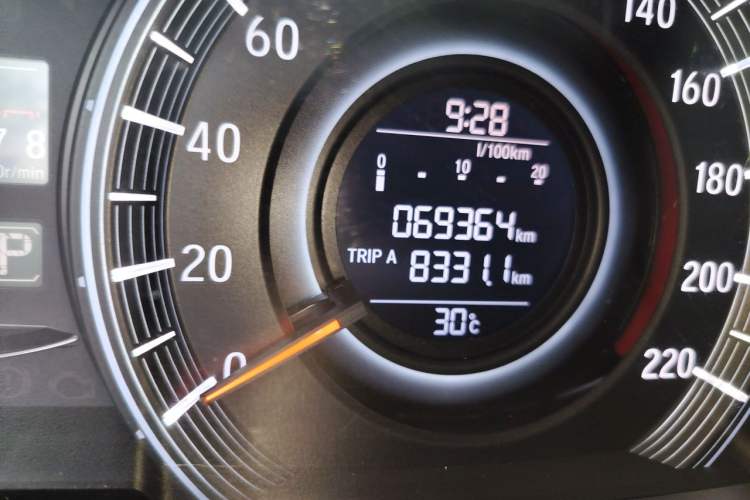 Used Honda Odyssey 2018 2.4L Luxury Edition Odometer Close Up
