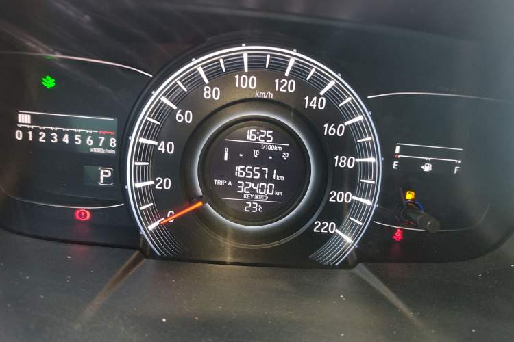 Used Honda Odyssey 2018 2.4L Luxury Edition Odometer Close Up