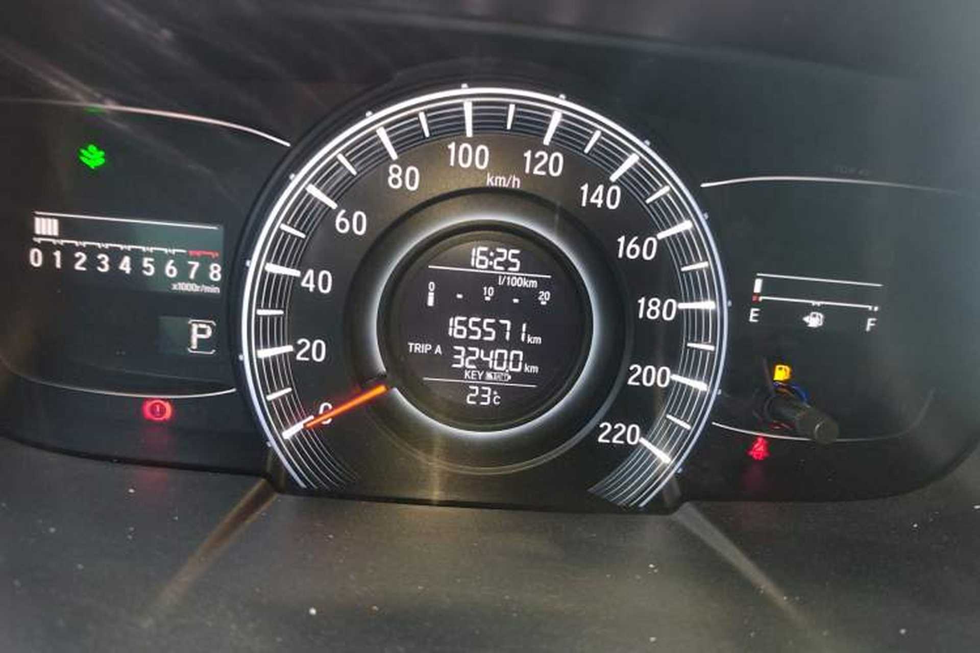 Used Honda Odyssey 2018 2.4L Luxury Edition Odometer Close Up