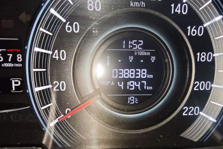 Used Honda Odyssey 2018 2.4L Smart Edition Odometer Close Up