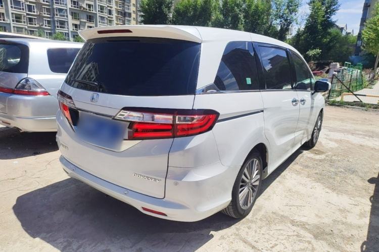 Used Honda Odyssey 2018 2.4L Luxury Edition Rear Right 45 Deg
