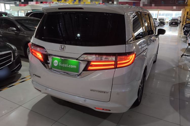 Used Honda Odyssey 2018 2.4L Luxury Edition Rear Right 45 Deg