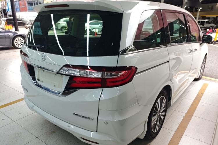 Used Honda Odyssey 2018 2.4L Luxury Edition Rear Right 45 Deg