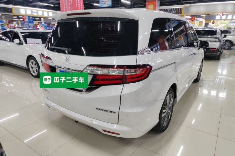 Used Honda Odyssey 2018 2.4L Luxury Edition Rear Right 45 Deg