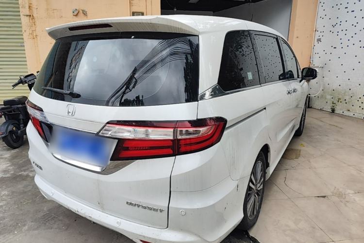 Used Honda Odyssey 2018 2.4L Luxury Edition Rear Right 45 Deg
