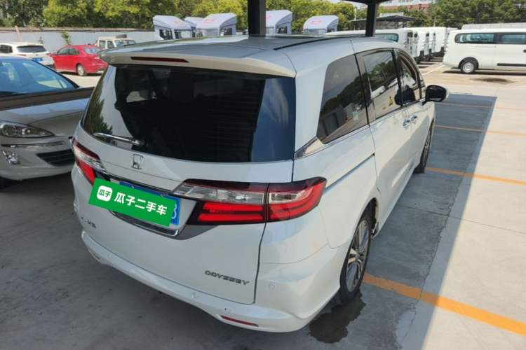 Used Honda Odyssey 2018 2.4L Luxury Edition Rear Right 45 Deg