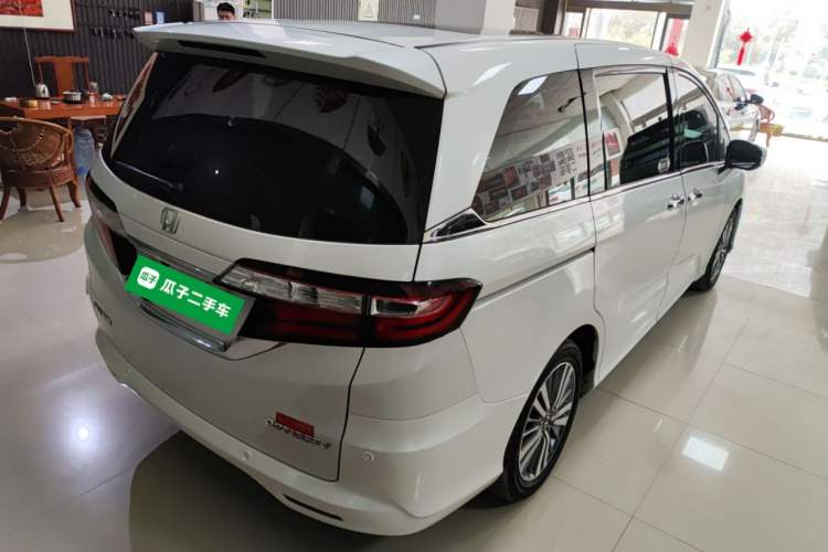 Used Honda Odyssey 2018 2.4L Luxury Edition Rear Right 45 Deg