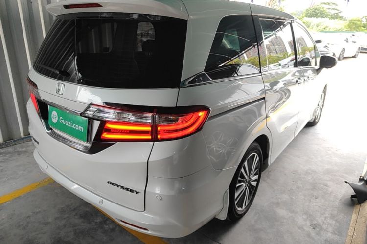 Used Honda Odyssey 2018 2.4L Luxury Edition Rear Right 45 Deg