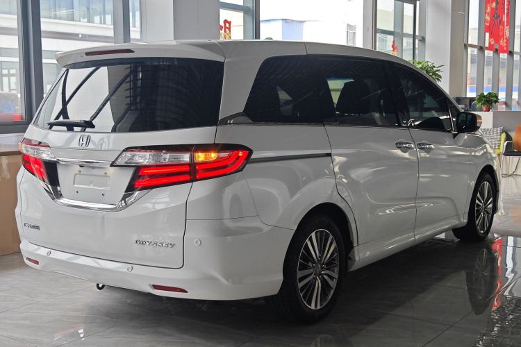 Used Honda Odyssey 2018 2.4L Luxury Edition Rear Right 45 Deg