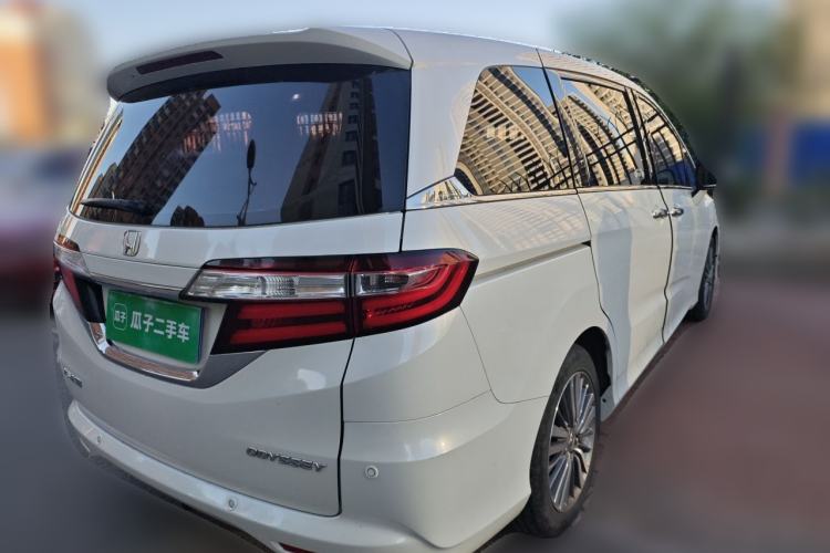 Used Honda Odyssey 2018 2.4L Luxury Edition Rear Right 45 Deg