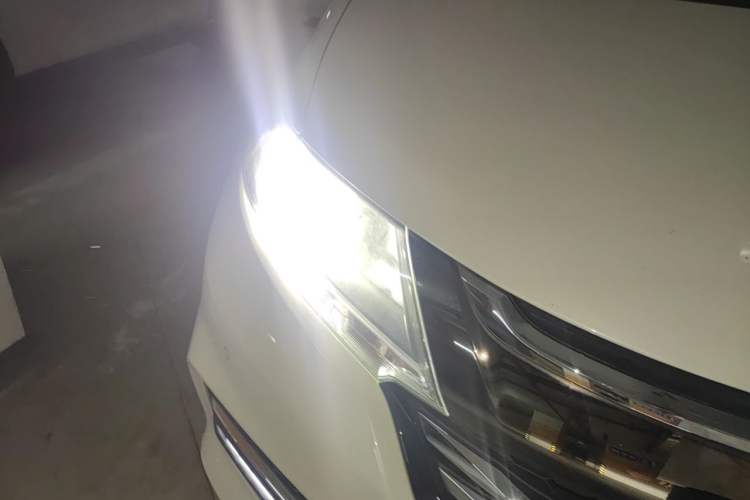 Used Honda Odyssey 2018 2.4L Smart Edition Right Front Headlight