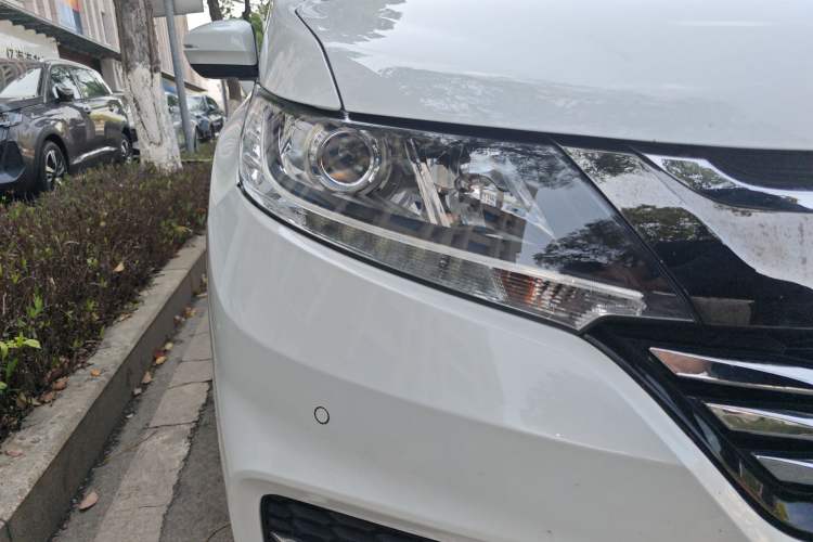 Used Honda Odyssey 2018 2.4L Luxury Edition Right Front Headlight