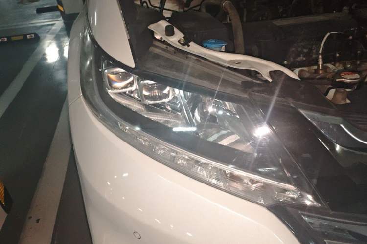 Used Honda Odyssey 2018 2.4L Smart Edition Right Front Headlight